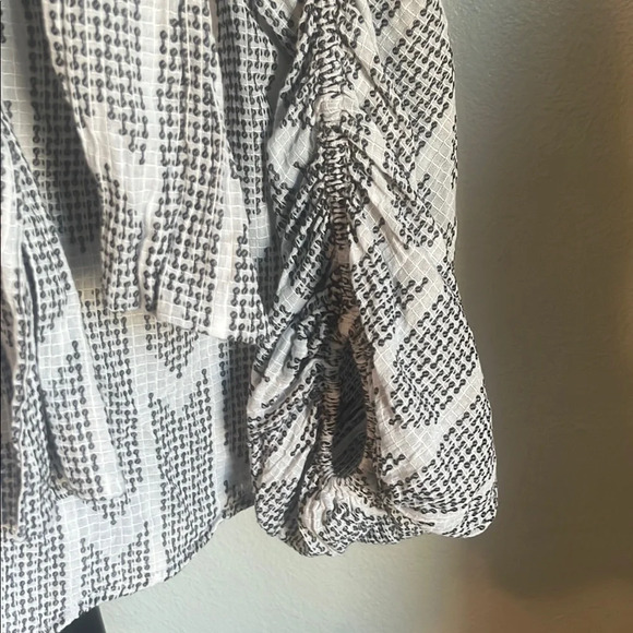 Anthropologie DRA Los Angeles White & Black Arrow Tie Front Blouse - Picture 4 of 6